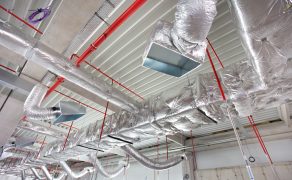 Uff-Jak-goraco-czyli-jak-skutecznie-i-tanio-chlodzic-hale-produkcyjne-iStock