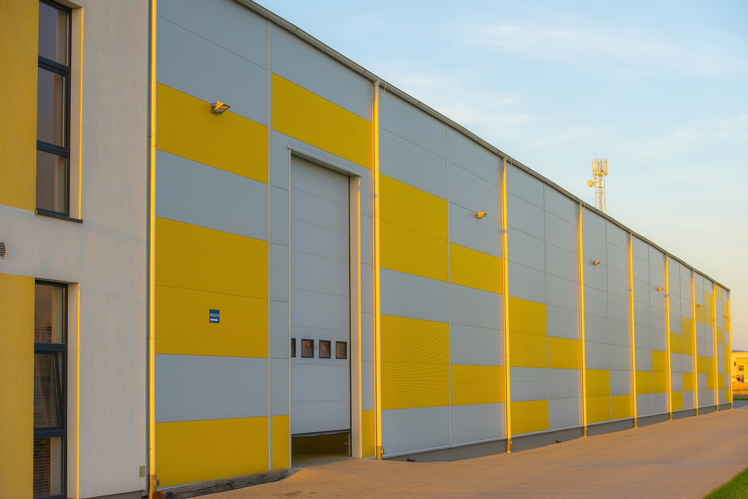 Nosnosc polaczen plyt warstwowych z konstrukcja wsporcza. Polaczenia bezposrednie oraz wnioski ogolne