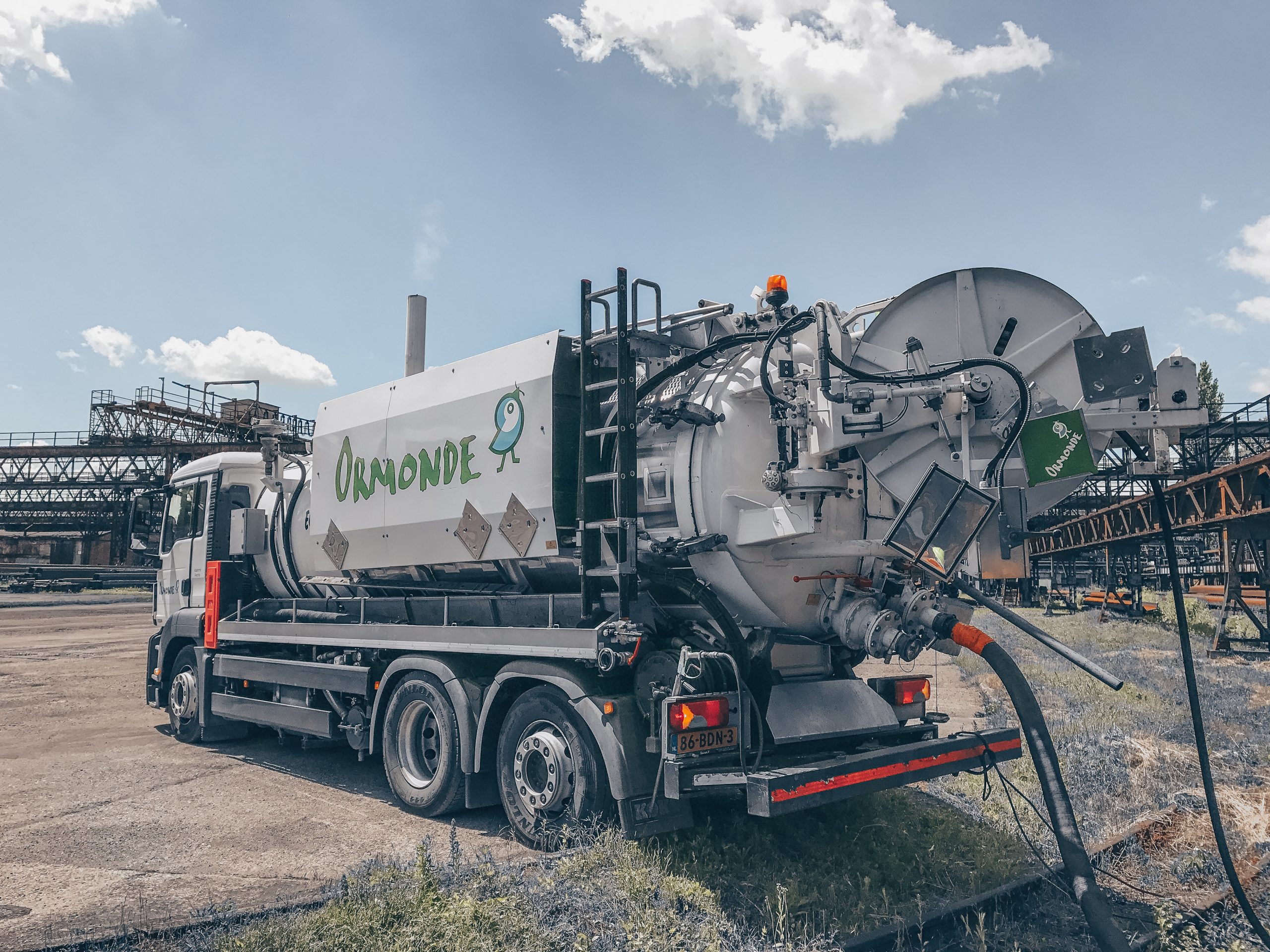 Czyszczenie-hydrodynamiczne-w-przemysle-Fot-1