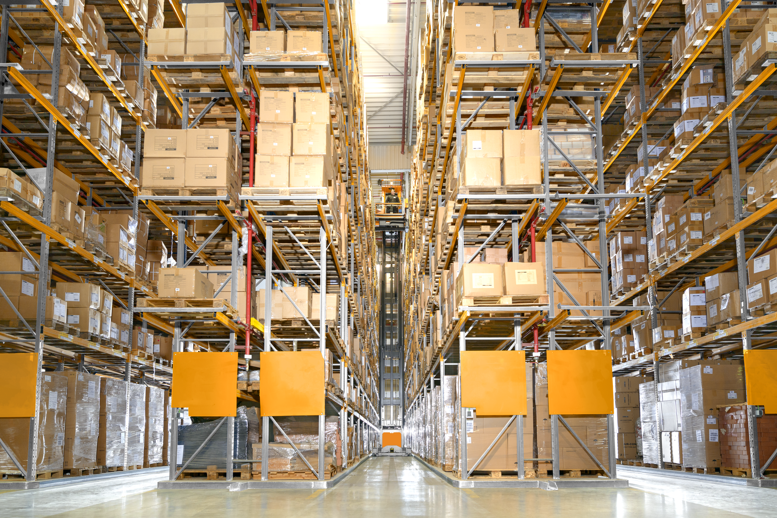 Rozwiazania-transportu-wewnetrznego-w-magazynach-wysokiego-skladowania-Fot-2
