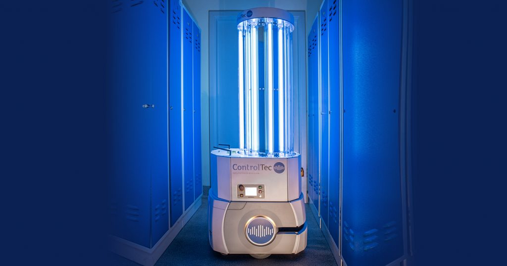 Rozwiazanie-do-dezynfekcji-roboty-mobilne-wyposazone-w-lampy-UV