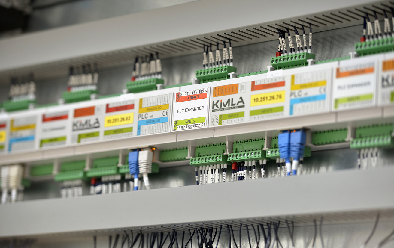 systemy-sterowania,-ktore-wytyczaja-sciezke-nowoczesnym-technologiom-fot-1