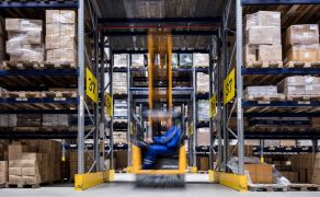 Nowoczesne-wozki-widlowe-Dachser-stawia-na-li-ion