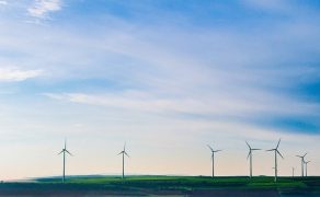 Polaczenie-OZE-i-energii-atomowej-przyszloscia-polskiej-energetyki-dlaProdukcji.pl