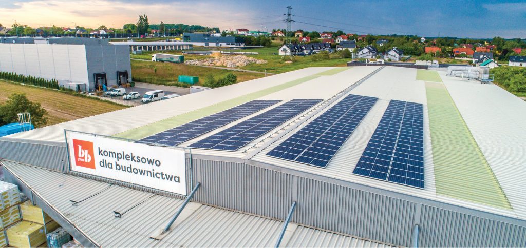 hale-magazynowe-zasilane-energia-sloneczna-Fot-1-dlaProdukcji.pl