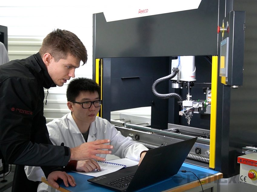 Grupa-RENEX-odznaczona-nagroda-YAMAHA-Most-Valuable-Distributor-Award-Fot-2-dlaProdukcji.pl