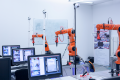 Szkolenia-online-na-rzeczywistych-robotach-przemyslowych-fot-1-dlaProdukcji.pl