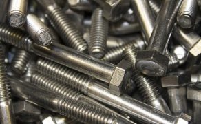 Zabezpieczenie-polaczen-srubowych-przed-samoczynnym-luzowaniem-Pixabay-dlaProdukcji.pl
