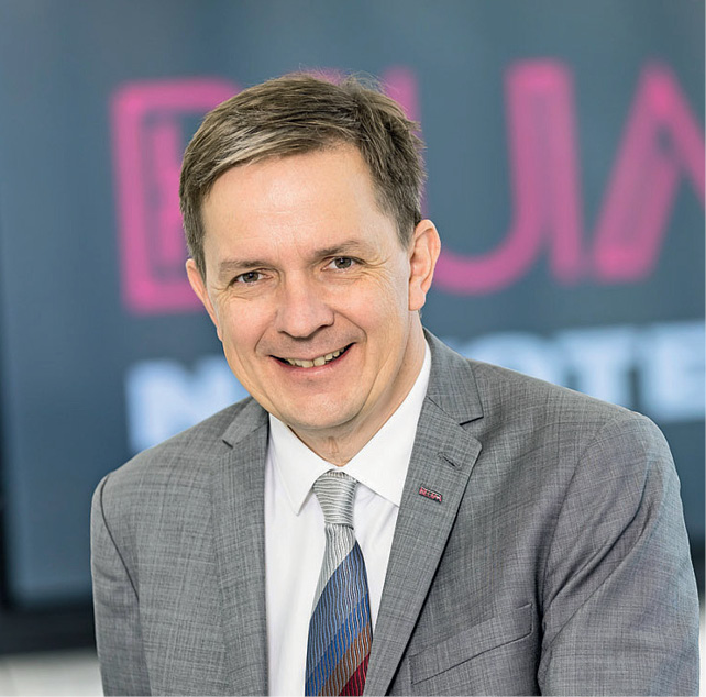 Dzis-jestesmy-zarowno-producentem-oprogramowania-jak-i-sprzetu-Alexander-Blum-dlaProdukcji.pl