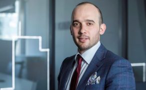 AXI-IMMO-i-108-AGENCY-wprowadzaja-Global-Reach-Logistics-do-Polski-Piotr-Roszkowski-dlaProdukcji.pl