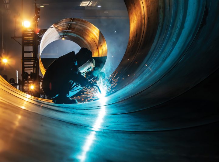 STA-9-10-21-spawalnictwo-Andrzej-Klimpel-ZBIORNIKI-ATMOSFERYCZNE-PRODUKTOW-NAFTOWYCH-iStock-1272230453