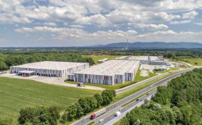 7R-sprzedal-kompleks-pieciu-budynkow logistycznych