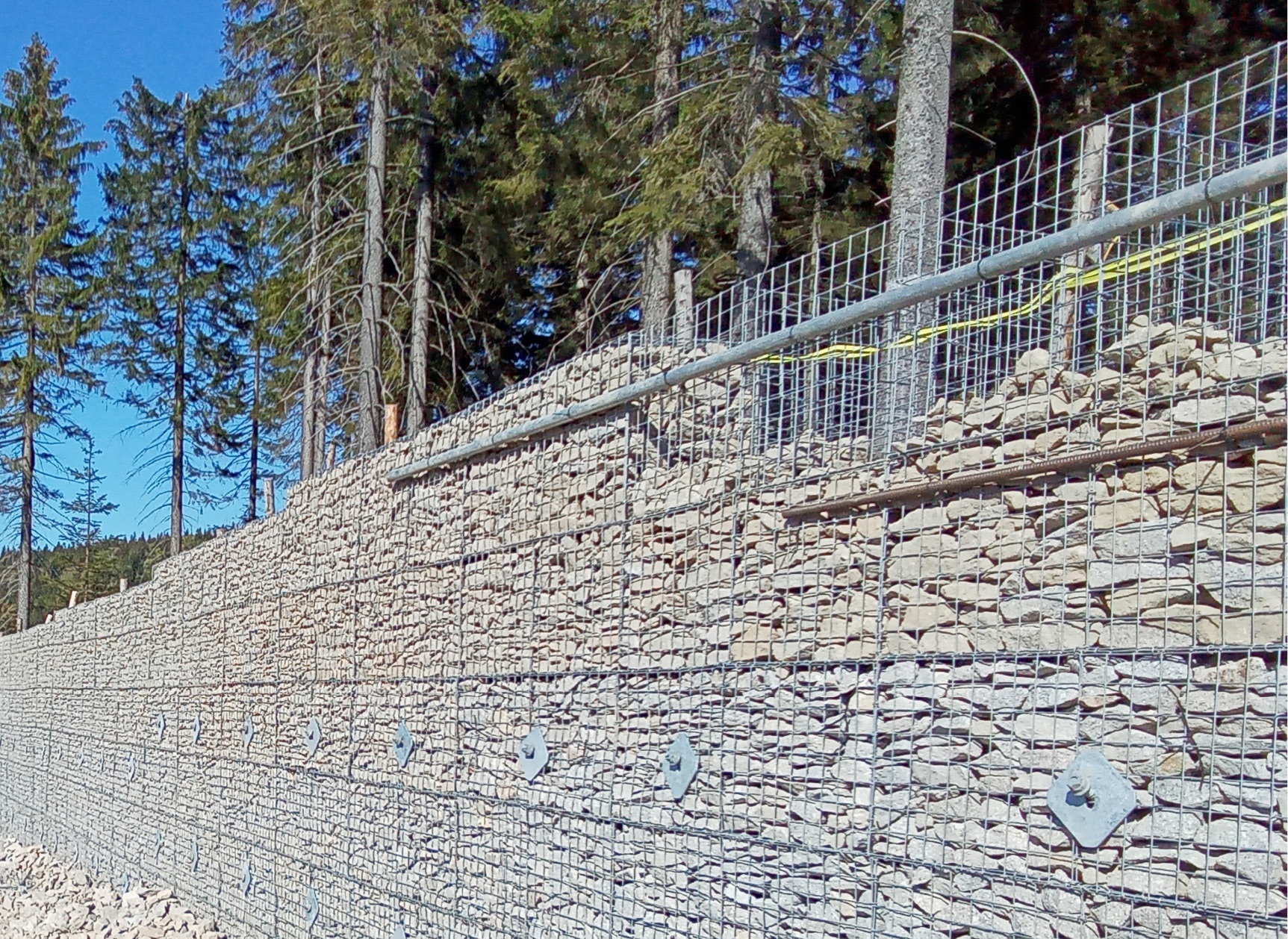 gabionowe-konstrukcje-oporowe-konstrukcje-z-gruntu-zbrojonego-fot-1