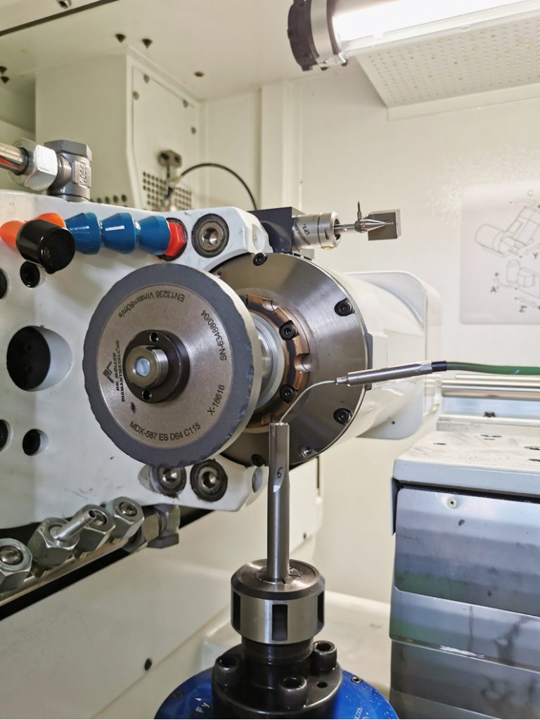 STAL-3-4-22-POMIAR-GEOMETRII-WYROBOW-I-NARZEDZI-RYC-4