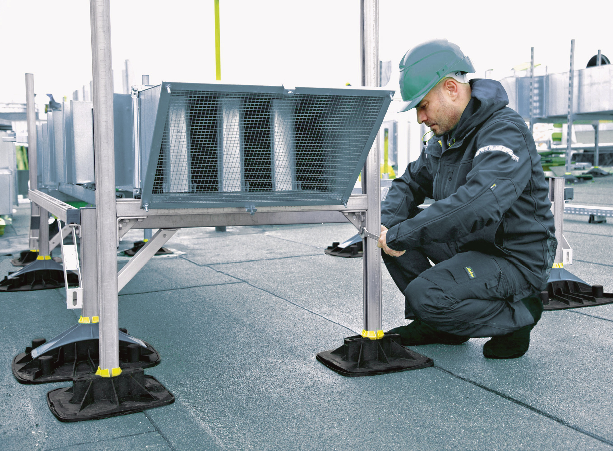 podpory-do-montazu-urzadzen-na-plaskich-dachach-budynkow-fot-1