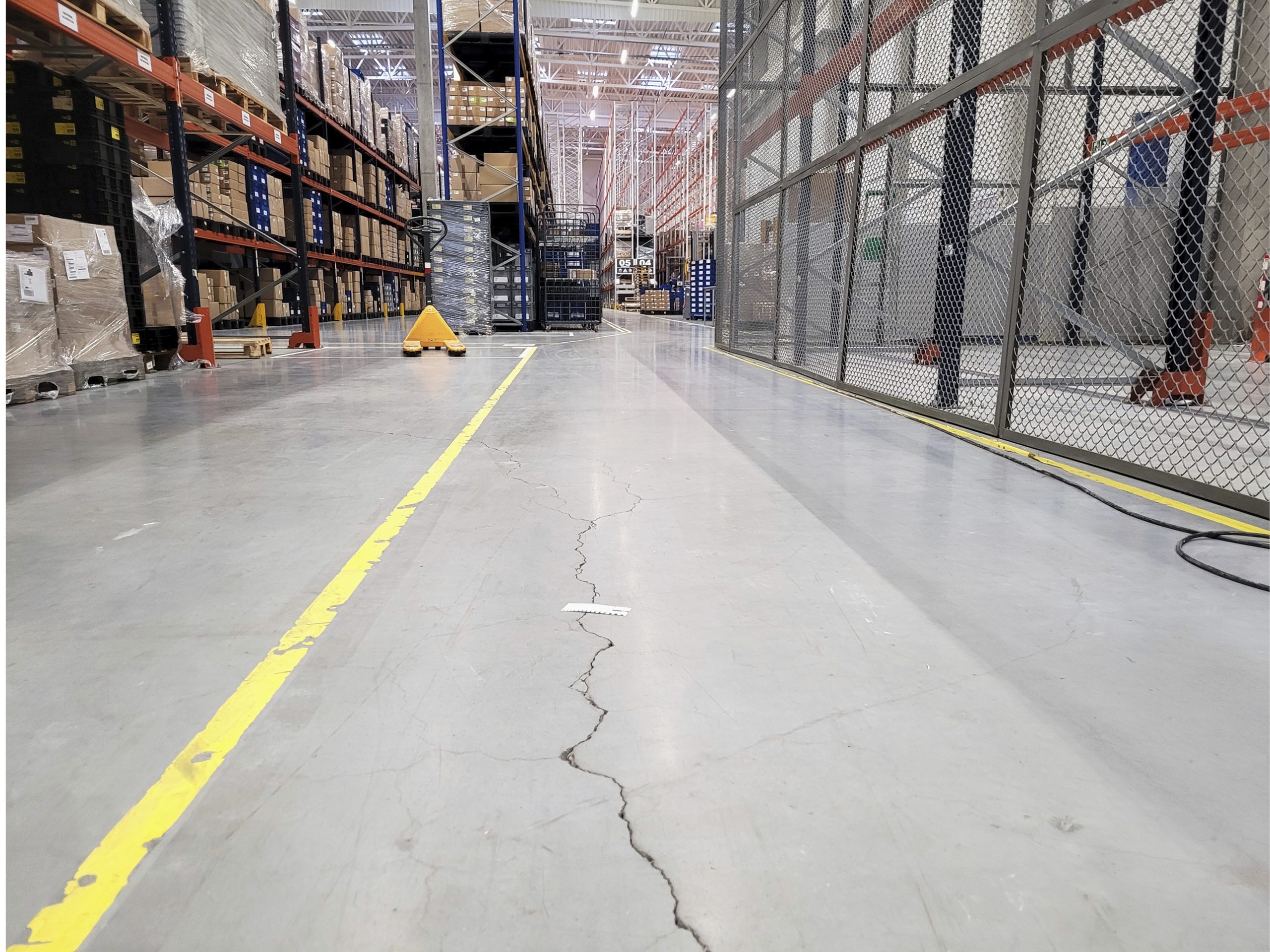 posadzki-bezspoinowe-przyklad-nieudanej-realizacji-fot-glowne