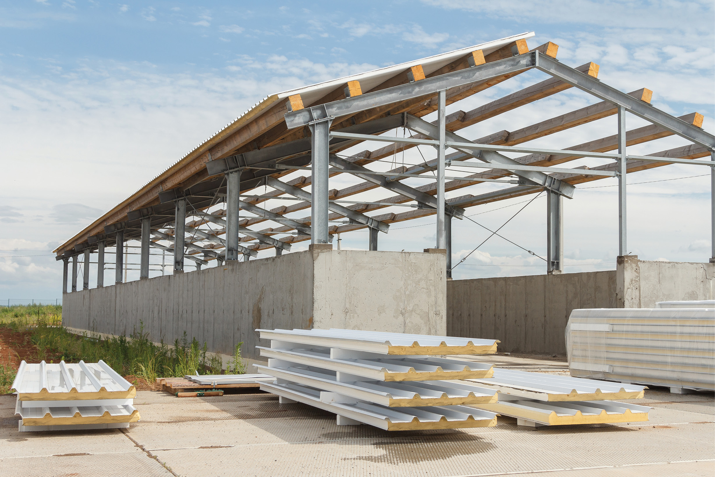 plyty-warstwowe-wplyw-sil-tnacych-na-linie-ugiecia-fot-istock