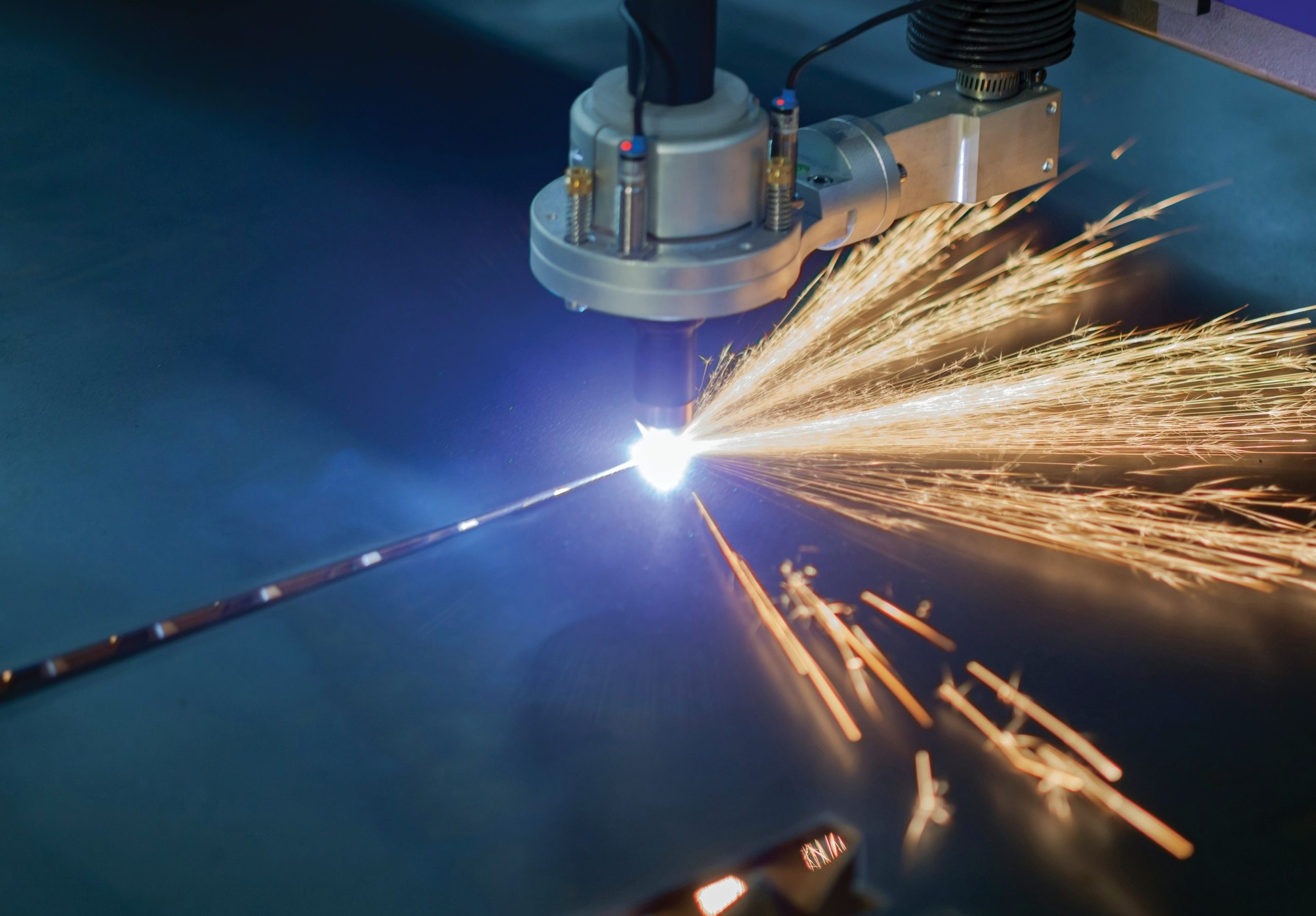 STAL_11-12_22_Piotr_Kurp_Hubert_Danielewski_PRZEMYSLOWE_TECHNOLOGIE_CIECIA_BLACH_iStock-1223281150