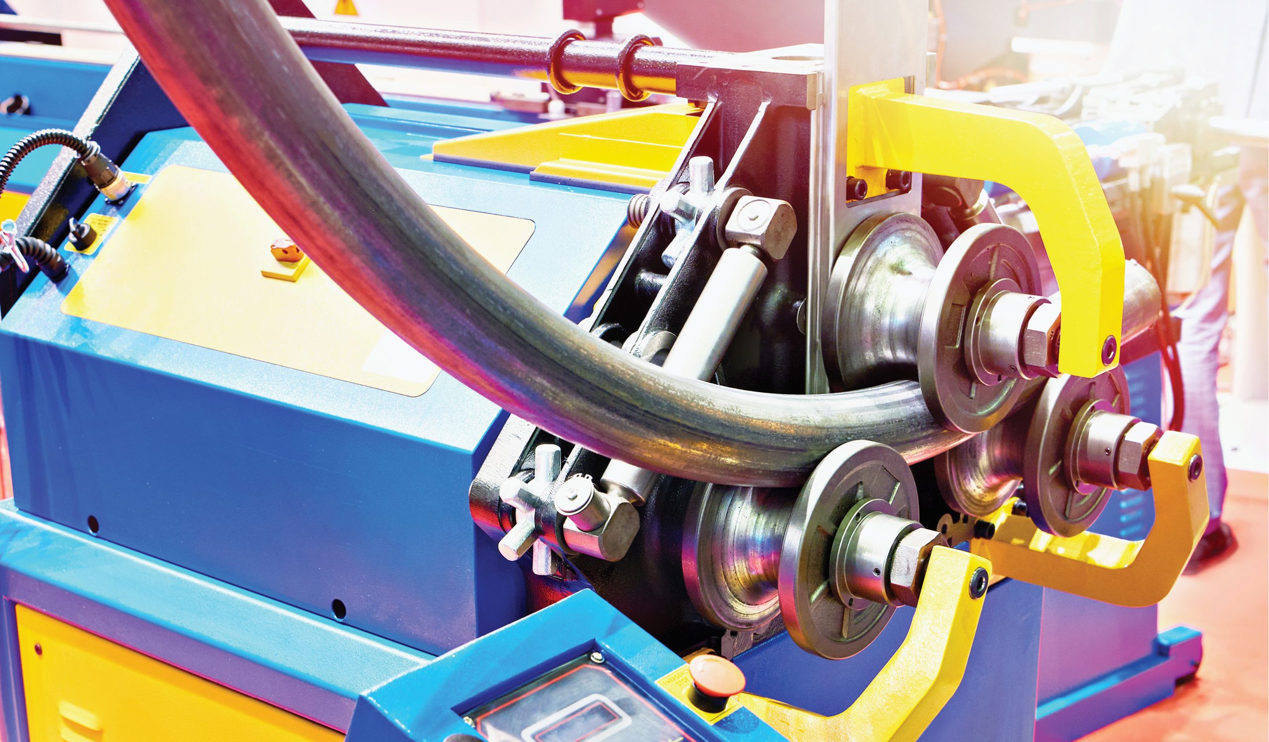 STAL_5-6_23_Stanislaw_Kut_ANALIZA_OBCIAZEN_ZAGINARKI_iStock-1385999419