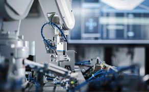 STAL_9-10_23_Marcin_Mitek_DYREKTYWA_2006_42_WE_ORAZ_2009_104_WE_TiStock-1448503443