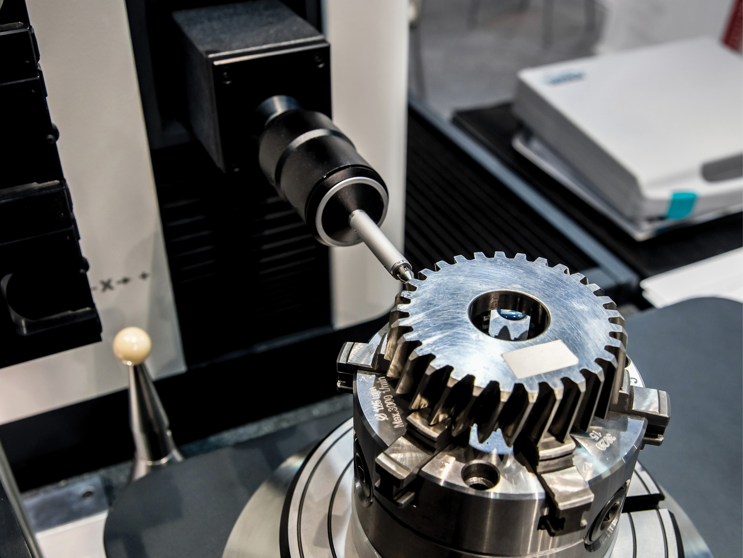 STAL_3-4_24_Michal_Wieczorowsk_NARODOWA_SIEC_METROLOGII_WSPOLRZEDNOSCIOWEJ_iStock-969142238