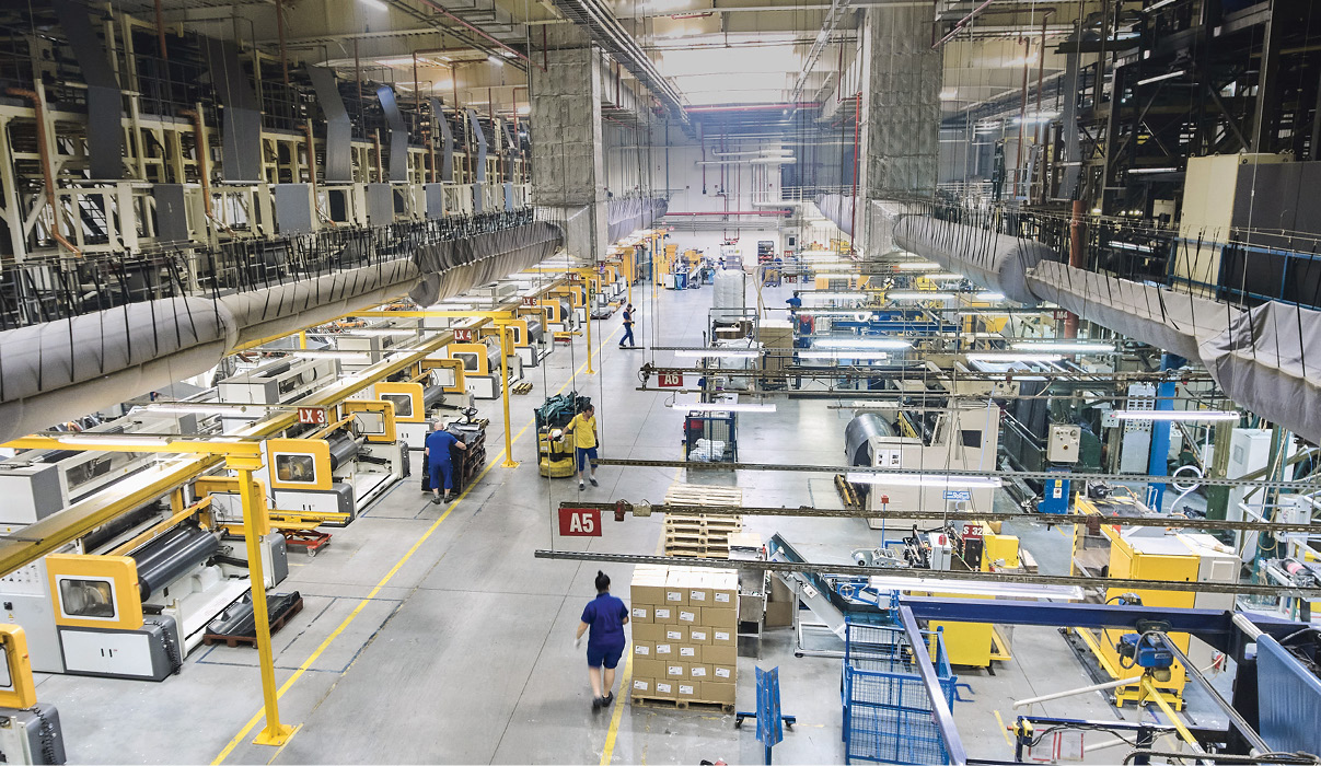 stanowiska-produkcyjne-roznorodne-zespoly-na-produkcji-fot-1