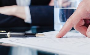 STAL_1_26_biznes_Jacek_Krzywania_ZAKUP_MASZYN_W_DOBIE_PRZEMYSLU_4_0_iStock-833330560